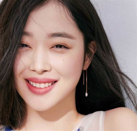 Sulli .